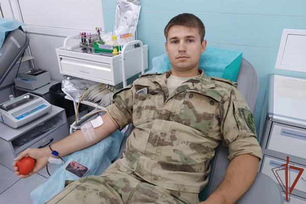 Росгвардейцы из Астрахани добровольно пополнили региональный банк крови в рамках донорской акции «От сердца к сердцу»